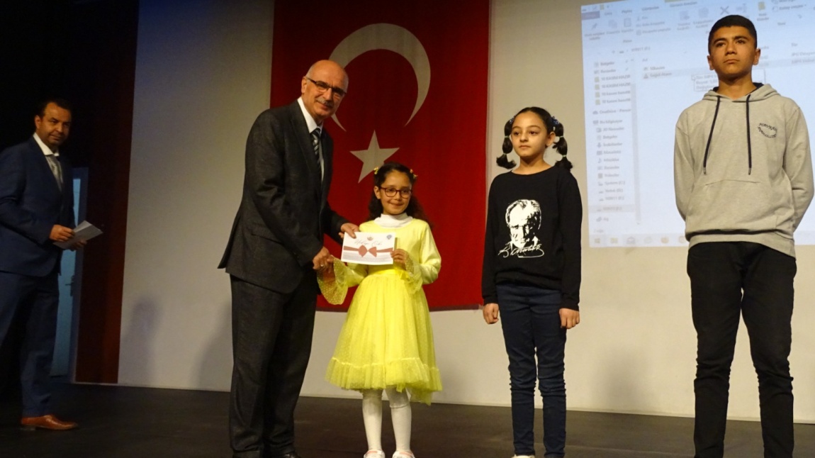 10 Kasım Atatürk 'ü Anma Günü ve Atatürk Haftası şiir yarışmasında İlçe 3. 'sü olduk. 